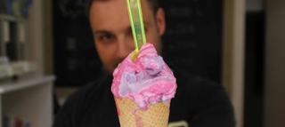 Illustration for article titled Scientist invents ice cream that changes color as you lick it